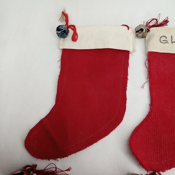 Mid Century Modern Christmas Stocking Set Of 4 Miniatures Red & White Felt 1950s - Picture 4 of 7